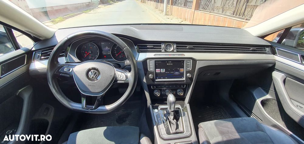 Volkswagen Passat 2.0 TDI DSG Highline - 20