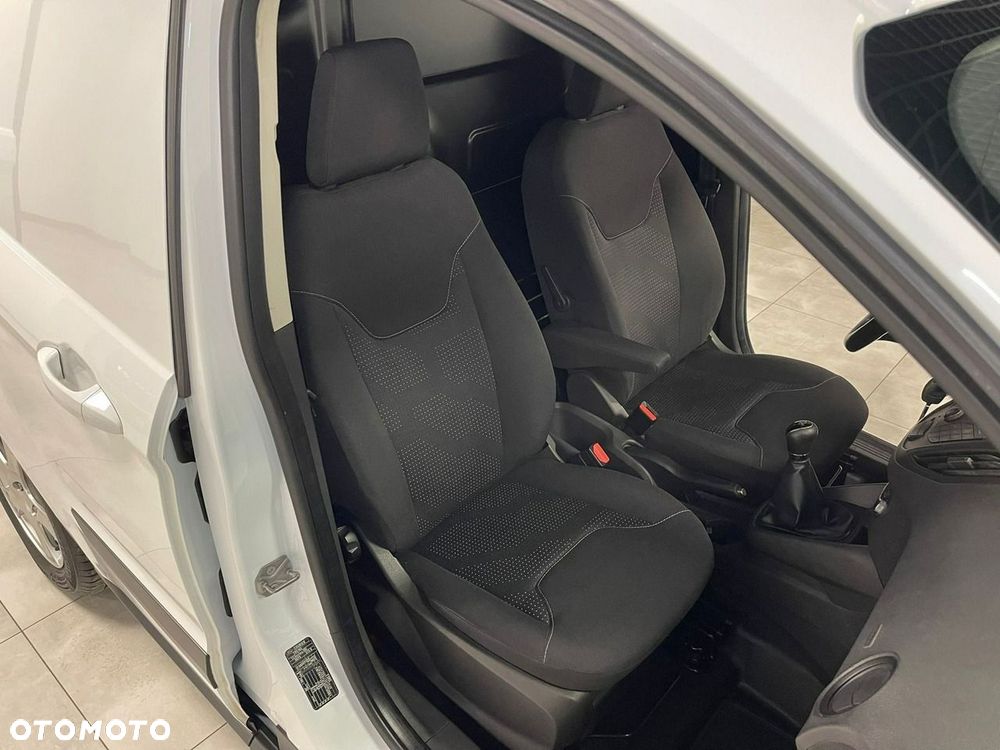 Ford Transit Courier - 25
