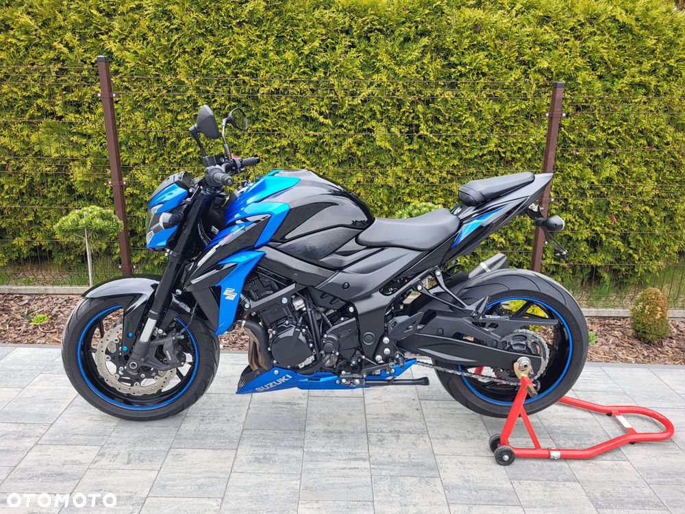 Suzuki GSX - 8