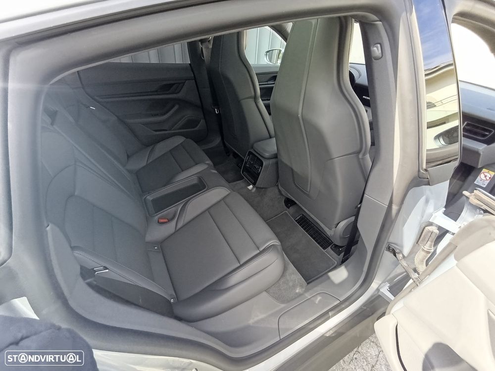 Porsche Taycan 4 - 7