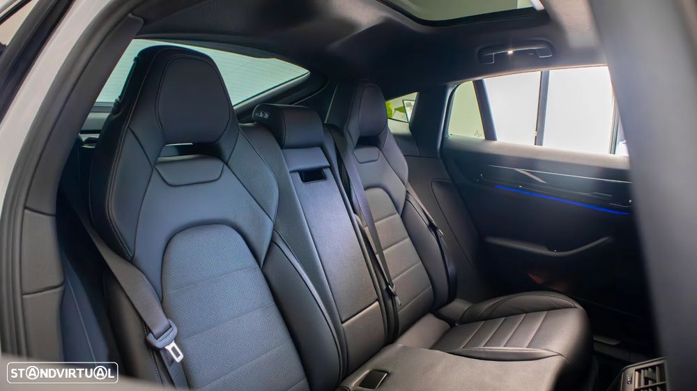Porsche Panamera 4 E-Hybrid - 11