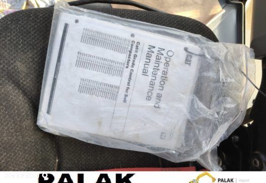 Caterpillar Walec drogowy  CAT CS 64 B , METAL-GUMA  ,2018 rok - 13