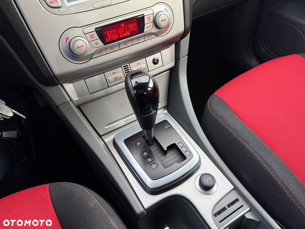 Ford Focus 1.6 16V Ghia - 13