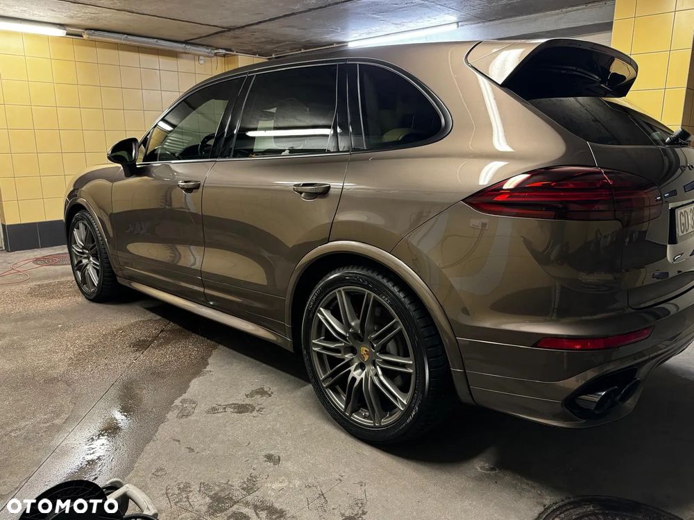 Porsche Cayenne GTS - 21