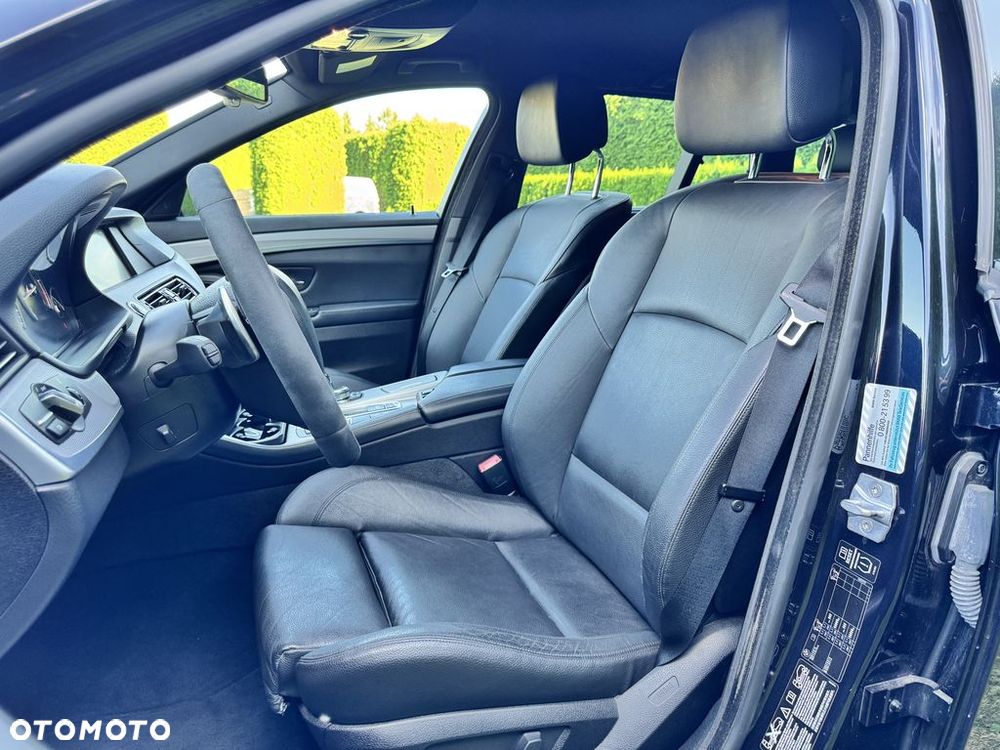 BMW Seria 5 M550d xDrive - 25