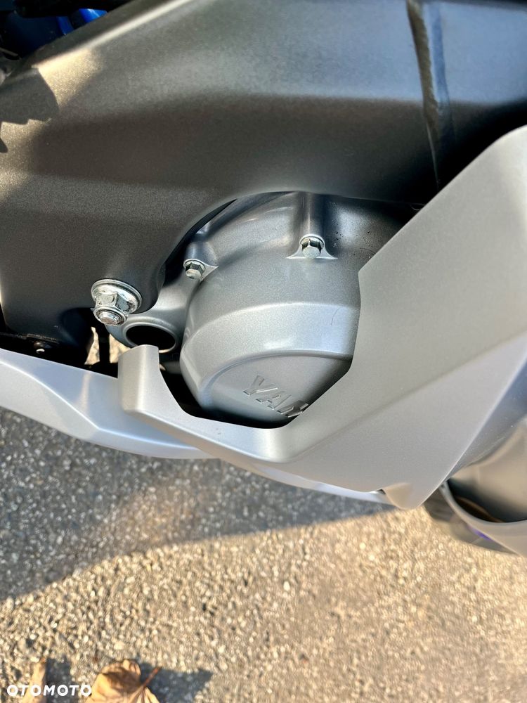 Yamaha YZF - 17