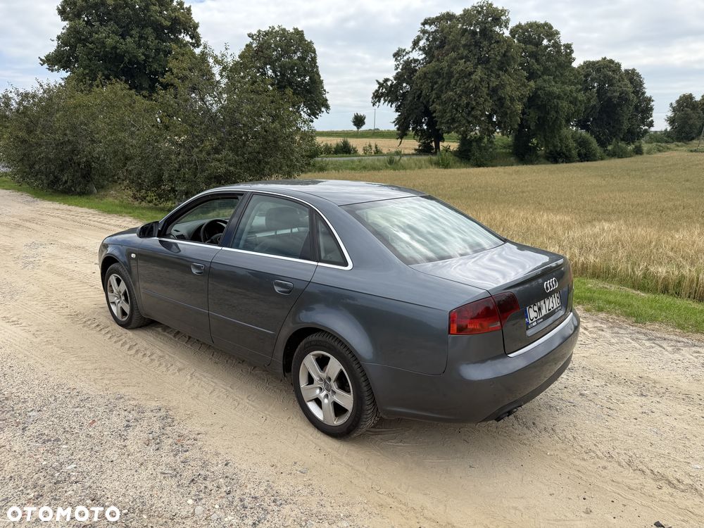 Audi A4 Limousine - 4
