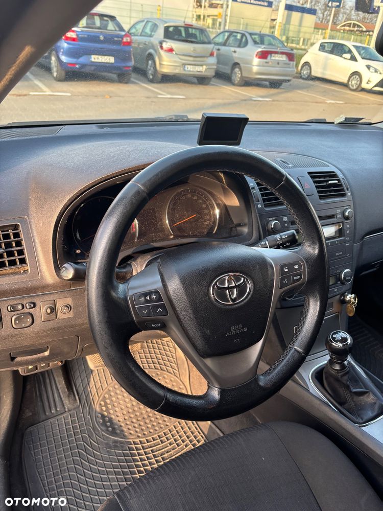 Toyota Avensis - 2