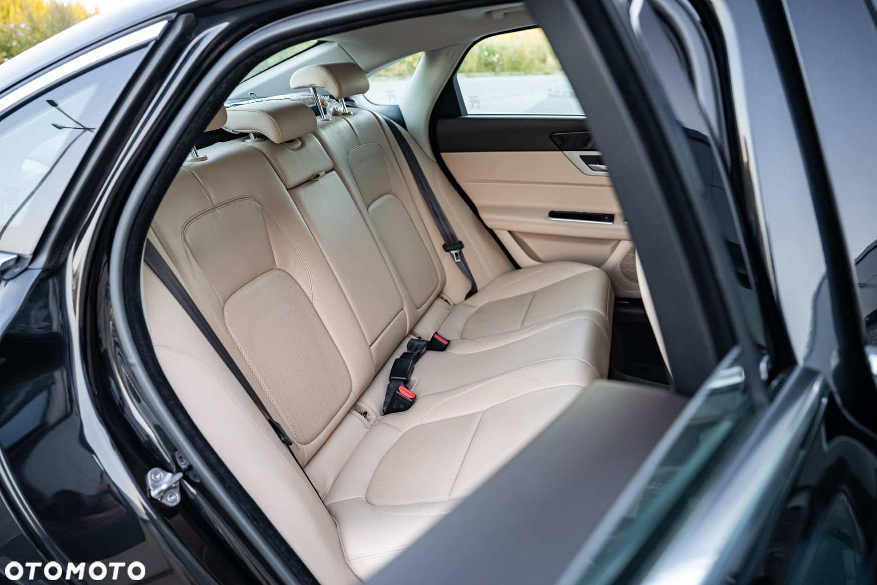 Jaguar XF 2.0 i4D AWD Prestige - 12