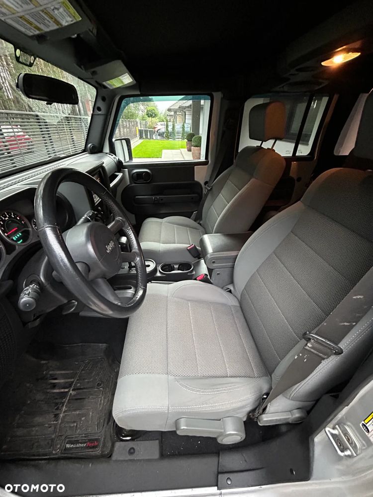 Jeep Wrangler Unlimited 3.8 Automatik Sahara - 8