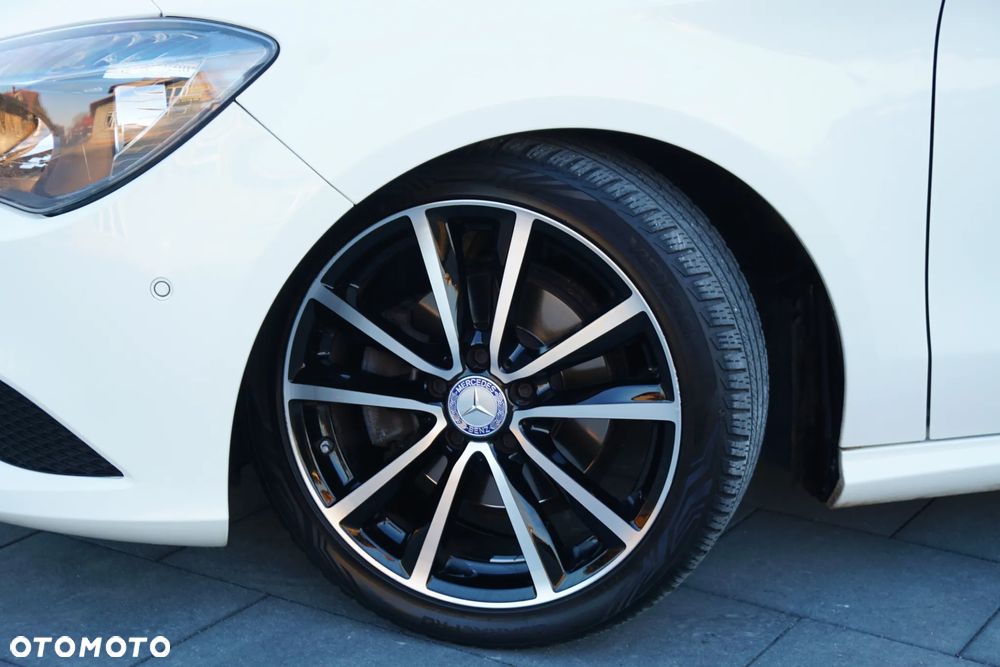 Mercedes-Benz CLA 180 7G-DCT UrbanStyle Edition - 20