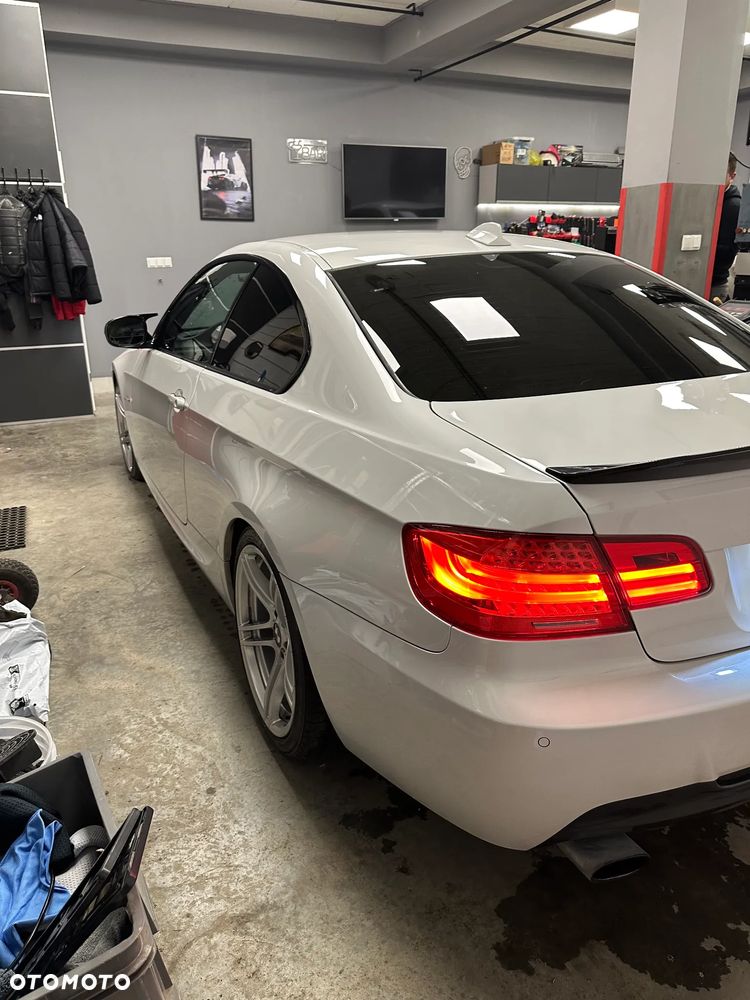 BMW Seria 3 320d DPF M Sport Edition - 10