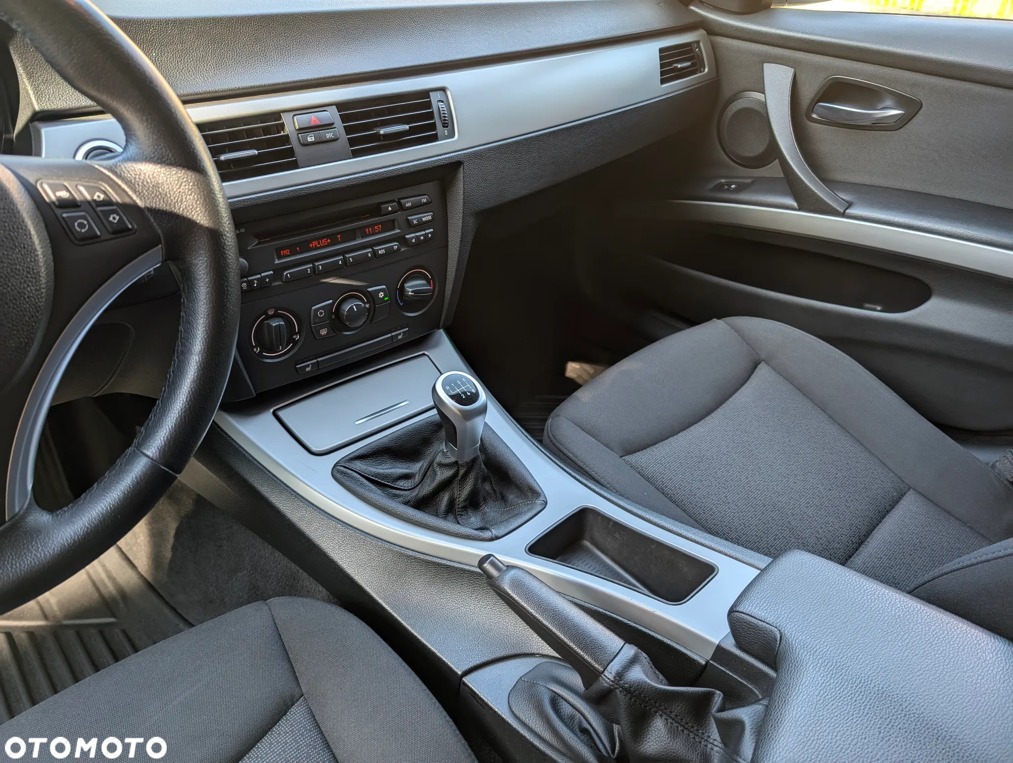 BMW Seria 3 318i Touring - 27