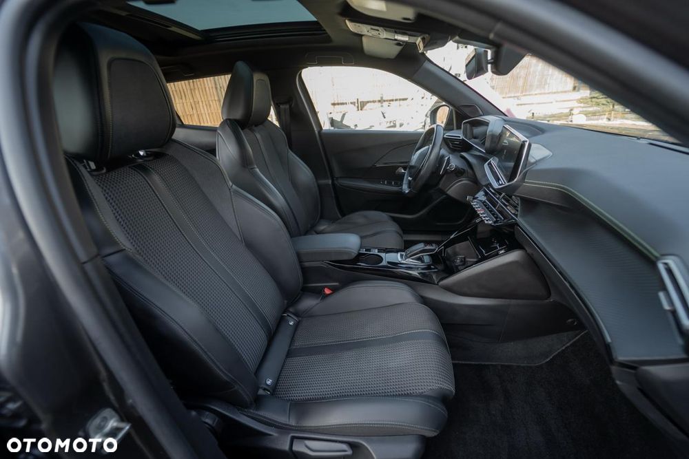 Peugeot 2008 BlueHDi 130 EAT8 GT Pack - 31