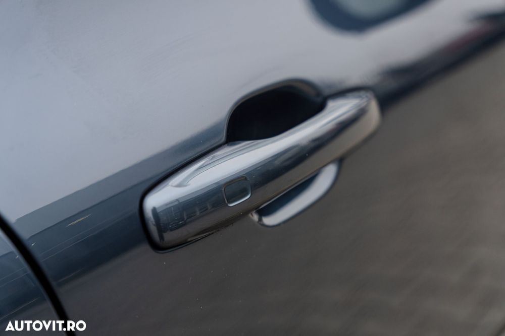 Volvo XC 60 B4 D Plus Dark - 11