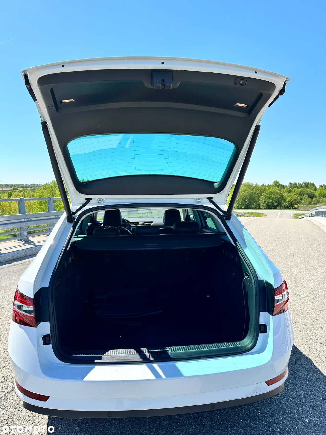 Skoda Superb 2.0 TDI 4x4 L&K DSG - 18