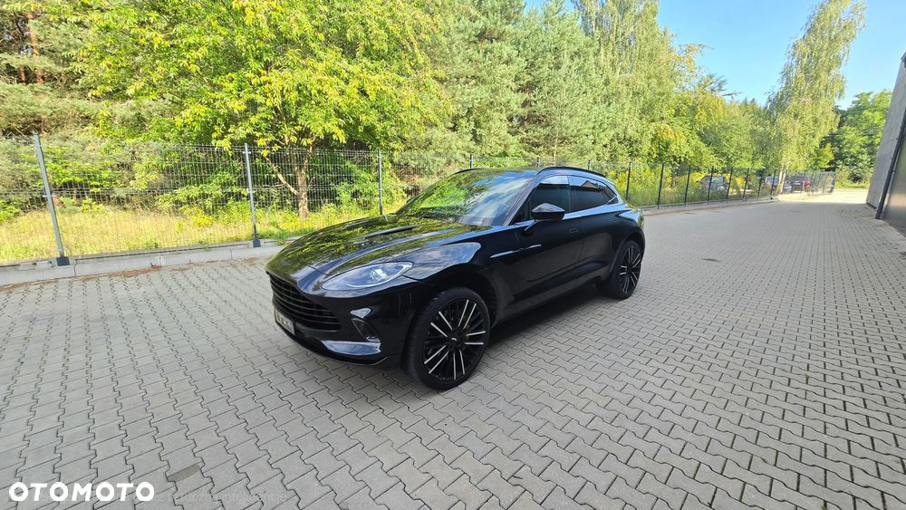 Aston Martin DBX - 8