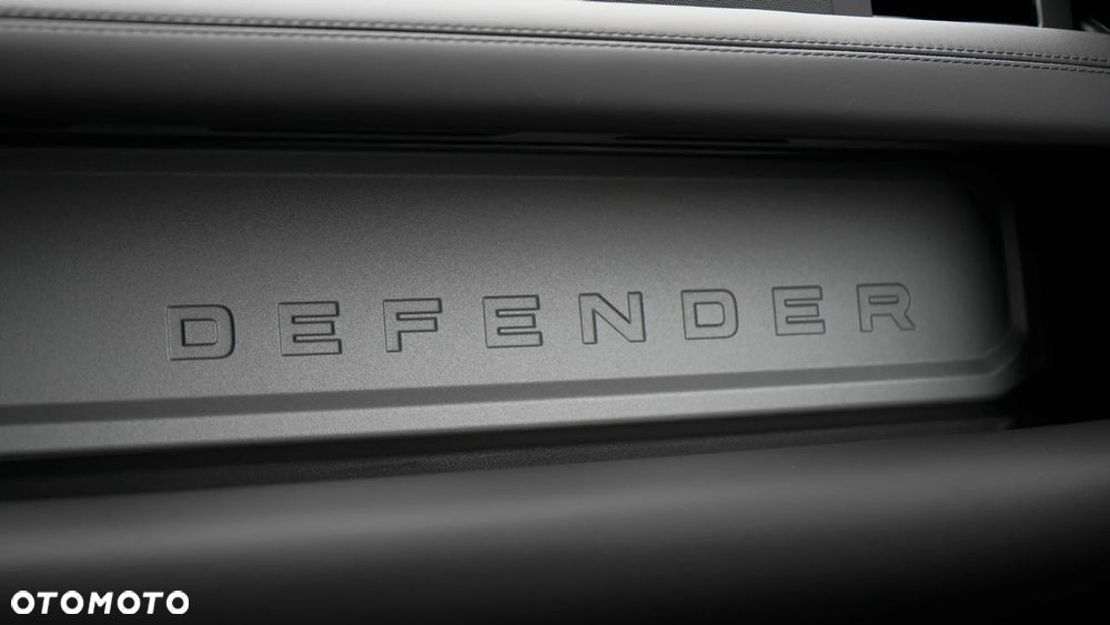 Land Rover Defender 4.4 P635 V8 mHEV Octa - 29