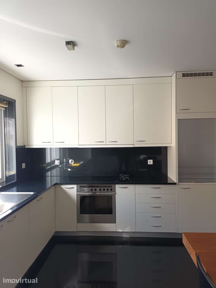 Arrenda-se Belíssimo T6 Duplex com vista mar em Espinho - Grande imagem: 4/25