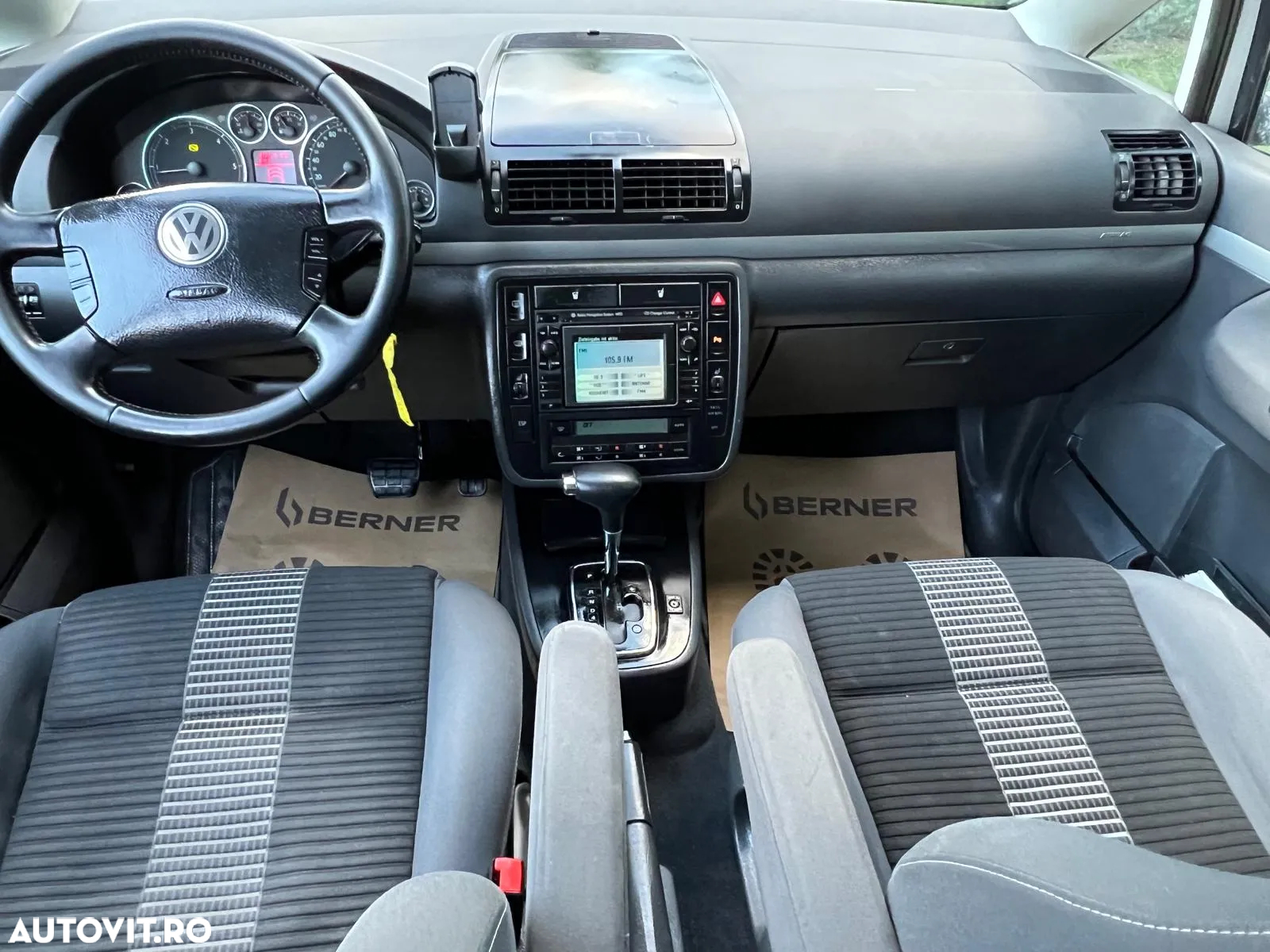Volkswagen Sharan 1.9 TDI Highline Aut - 5