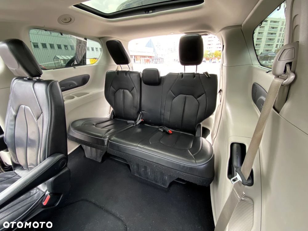 Chrysler Pacifica - 23