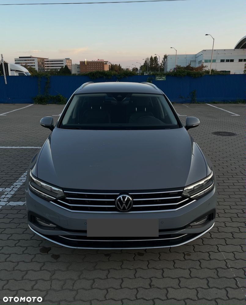 Volkswagen Passat - 1