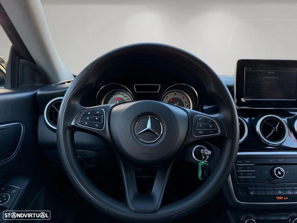 Mercedes-Benz CLA 180 d Shooting Brake - 8