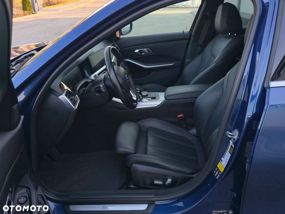 BMW Seria 3 330i xDrive Sport Line - 10