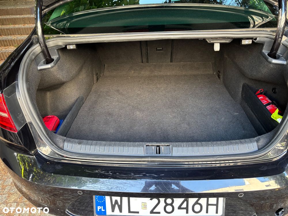 Volkswagen Passat - 4