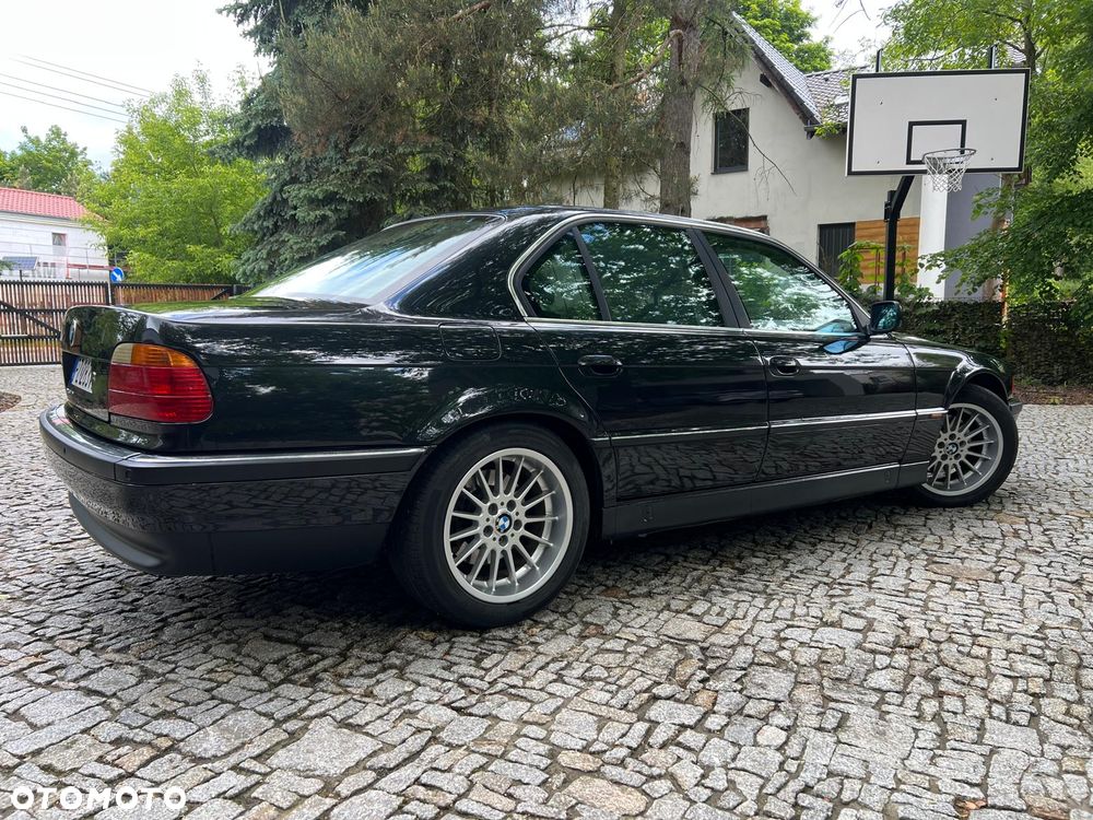 BMW Seria 7 740i V8 - 4