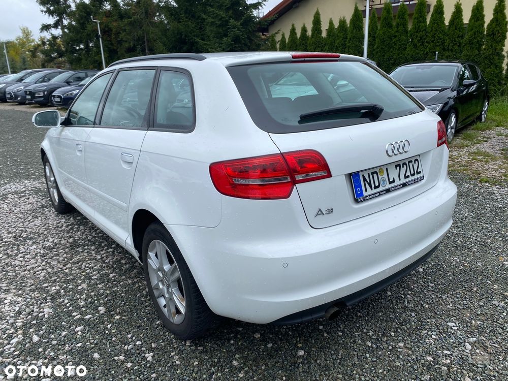 Audi A3 Sportback 1.6 Attraction - 4