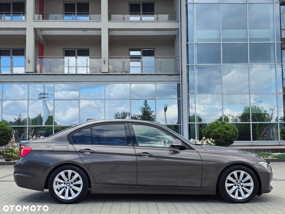 BMW Seria 3 320i Modern Line - 11