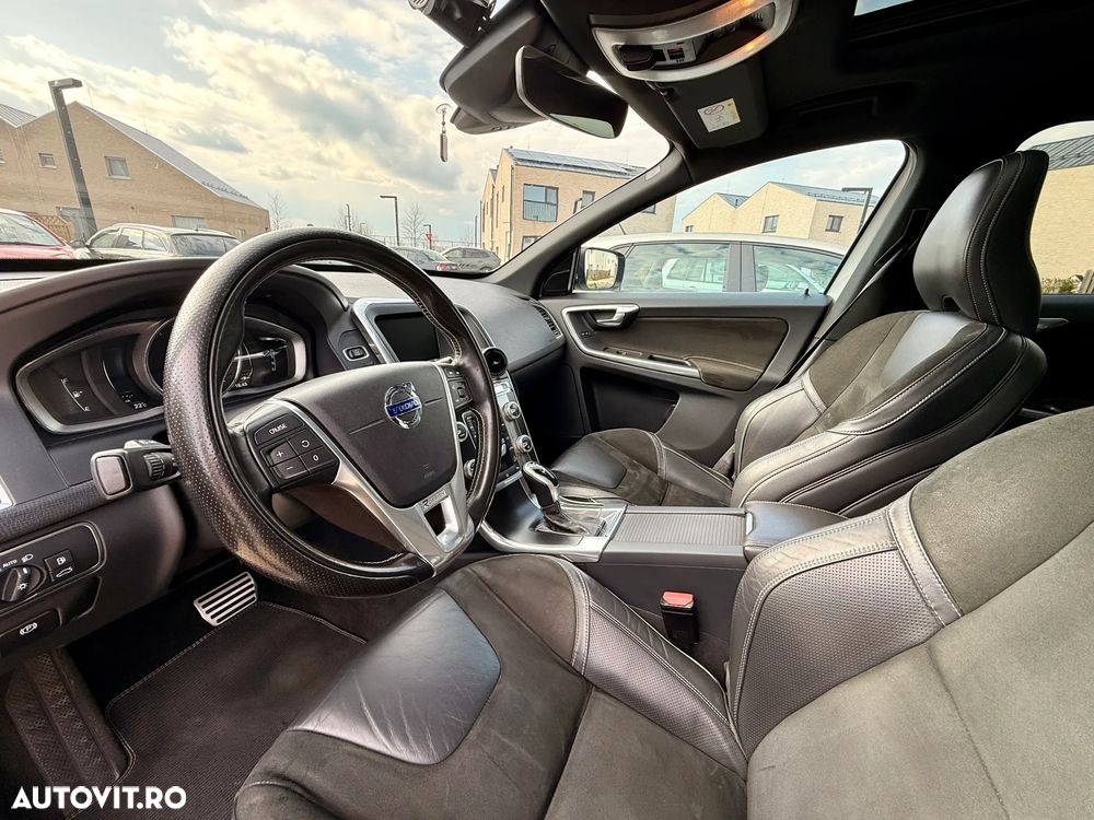 Volvo XC 60 D5 AWD Geartronic Momentum - 11