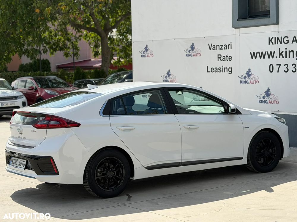 Hyundai IONIQ - 12