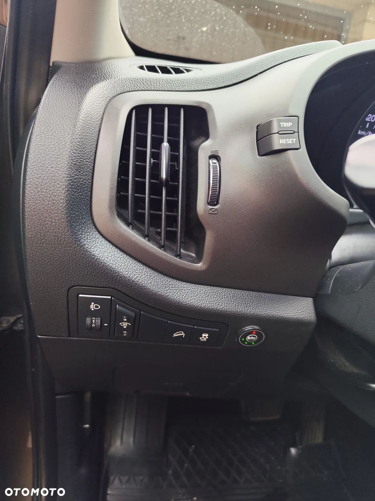 Kia Sportage 2.0 CVVT 2WD Automatik Spirit - 35