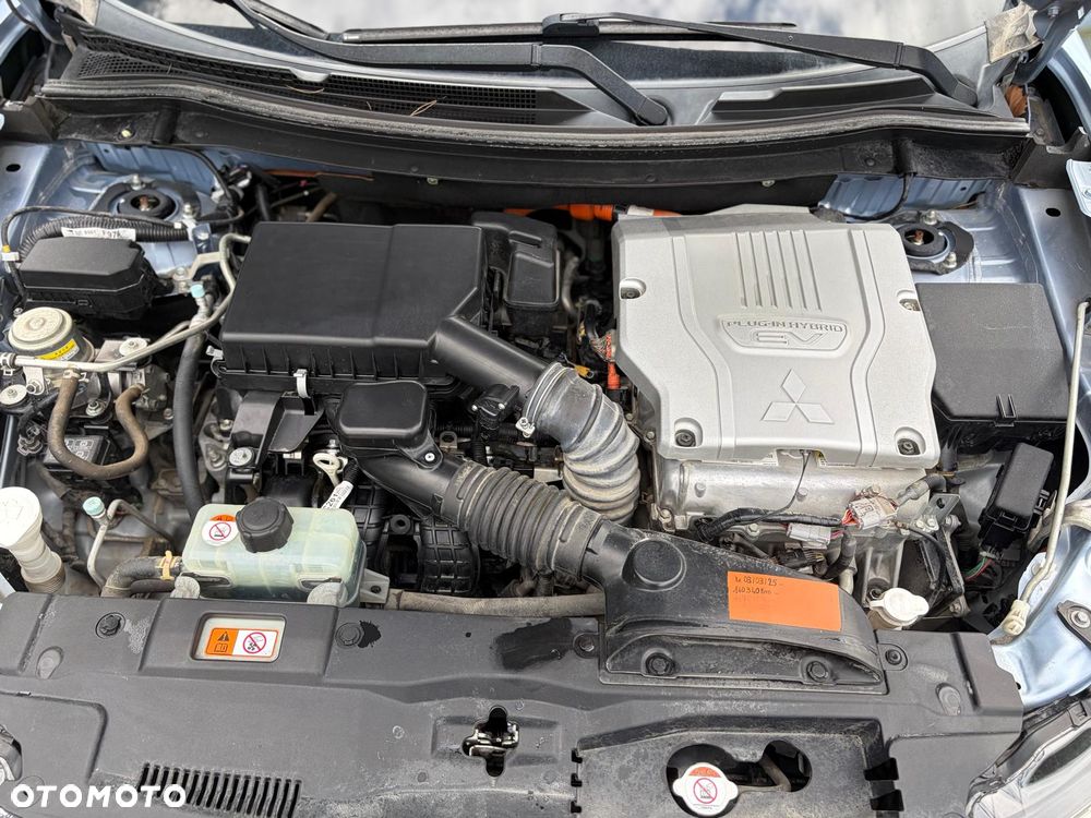 Mitsubishi Outlander - 32