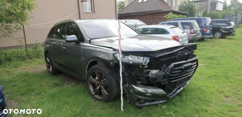 Audi Q7 - 1