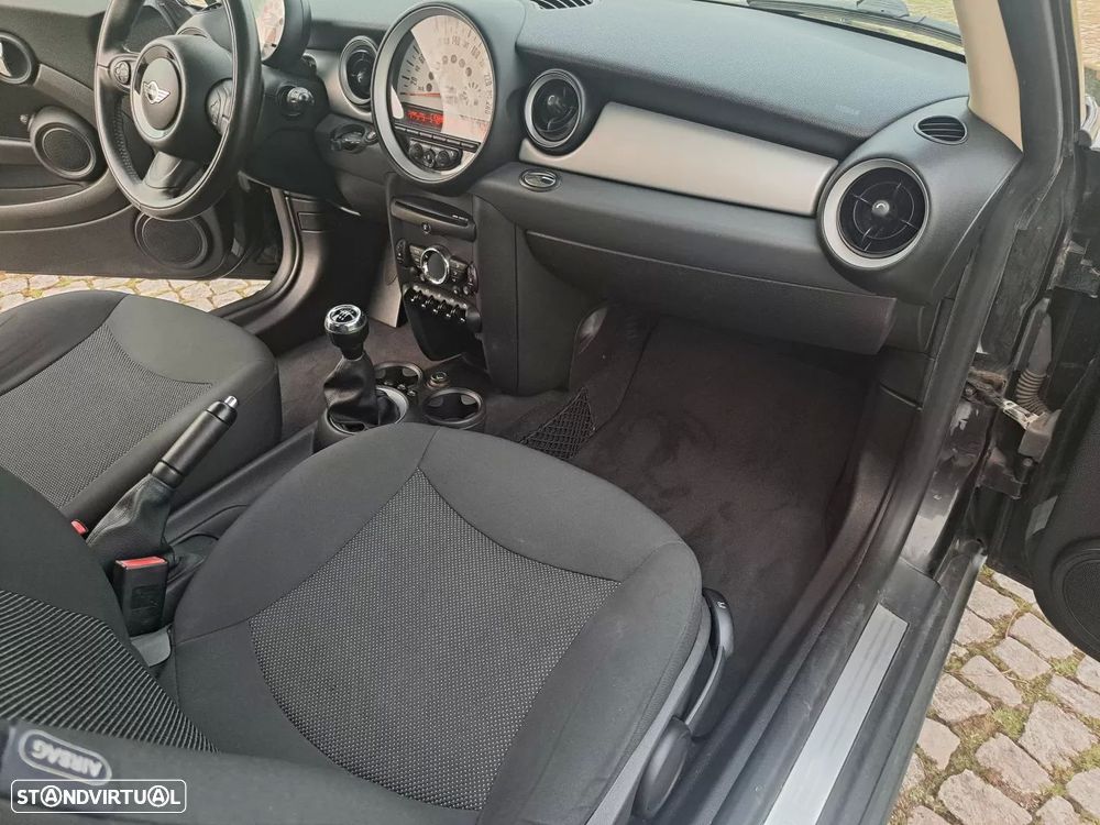 MINI 3 Portas One D - 17