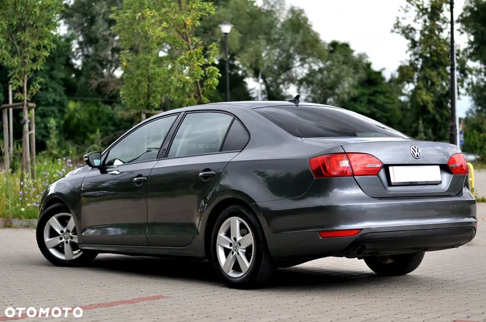 Volkswagen Jetta 1.6 TDI Comfortline - 8