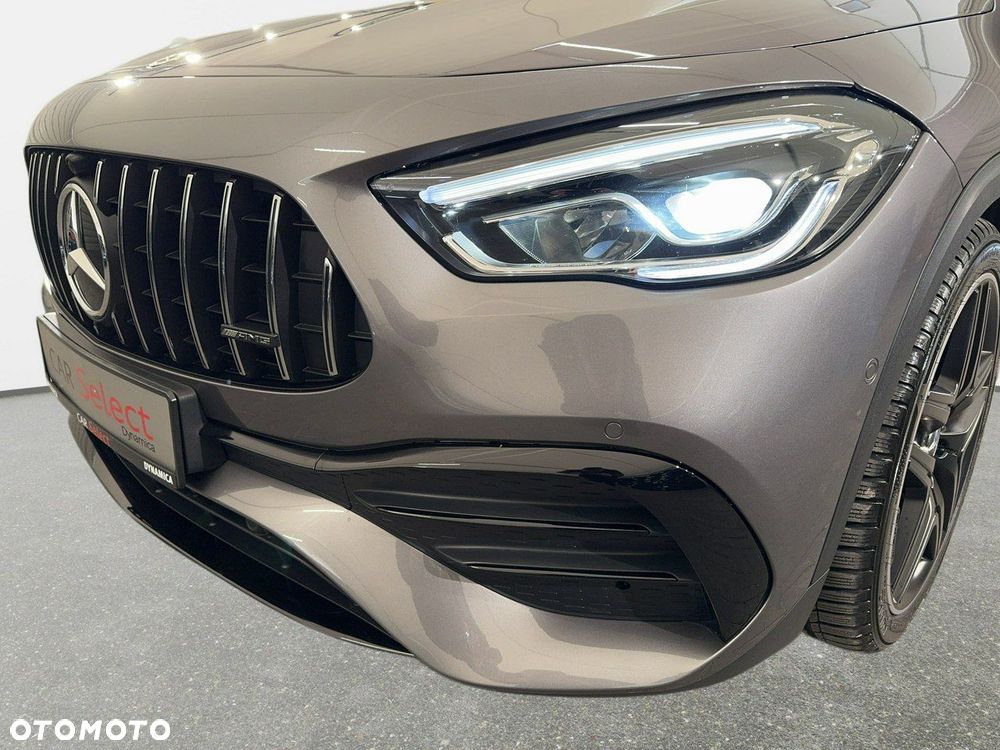 Mercedes-Benz GLA - 9