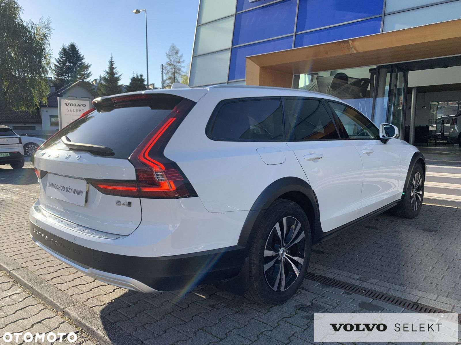Volvo V90 Cross Country - 12