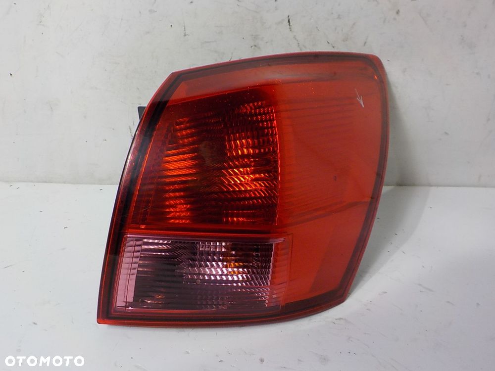 NISSAN QASHQAI J10 LAMPA PRAWA TYŁ TYLNA - 1