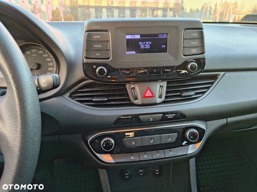 Hyundai i30 1.5 DPI Classic + - 16
