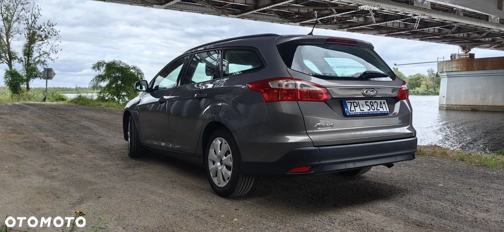 Ford Focus 1.6 Ambiente - 4