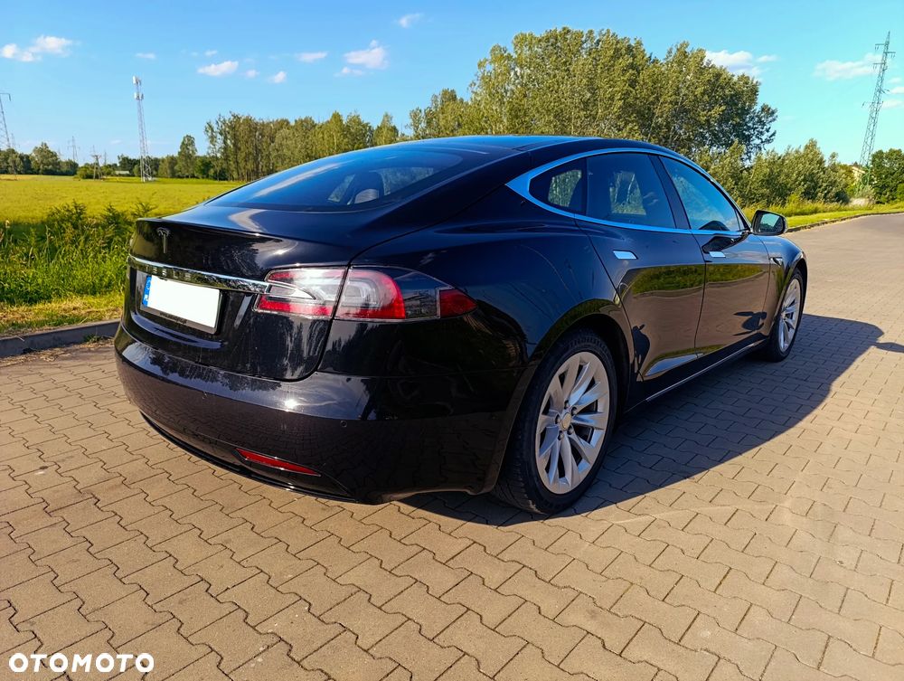 Tesla Model S - 16