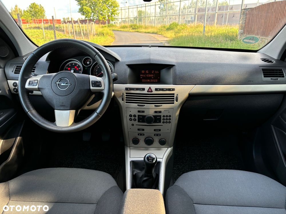 Opel Astra 1.6 Sport - 25