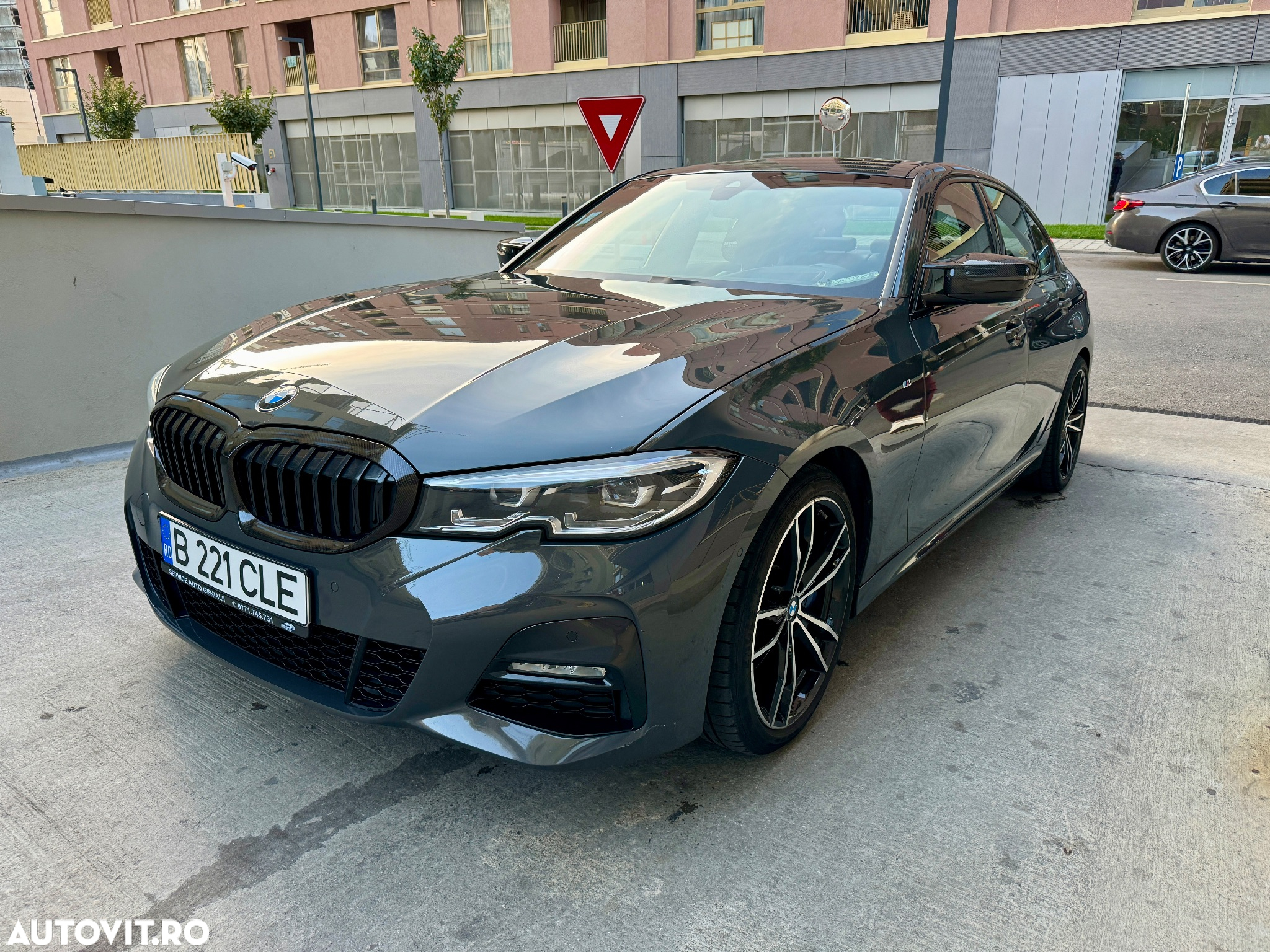 BMW Seria 3 330i AT M Sport - 11