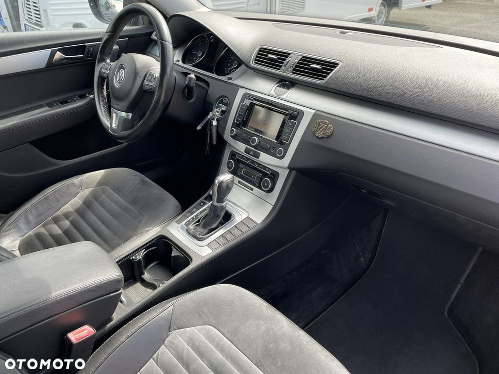 Volkswagen Passat - 11