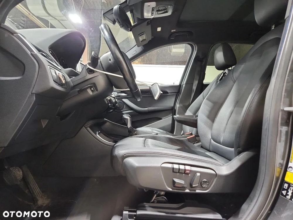 BMW X1 xDrive25i Sport Line sport - 8
