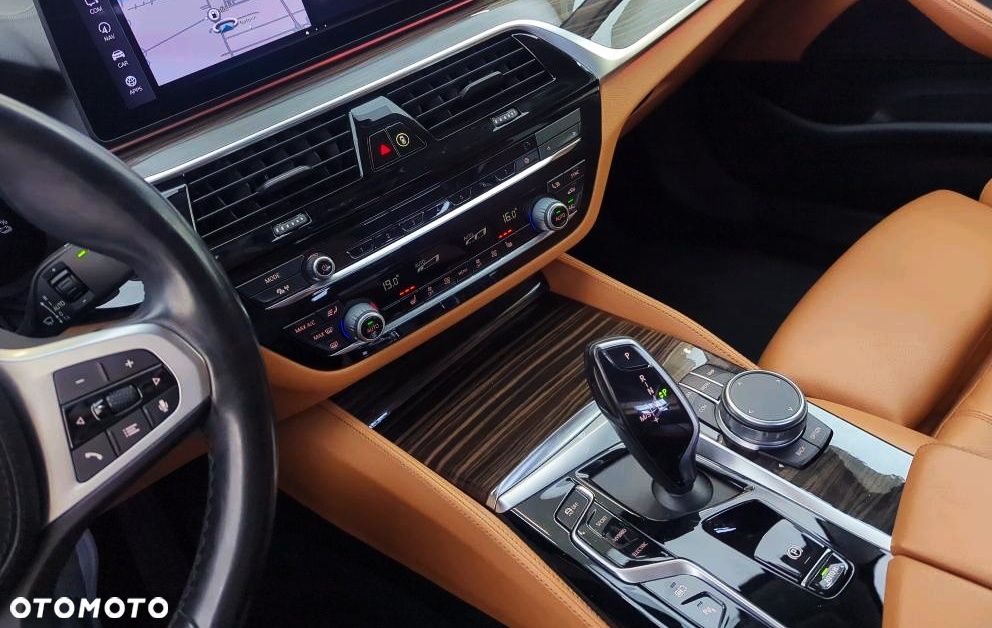 BMW Seria 5 530e xDrive Luxury Line - 7